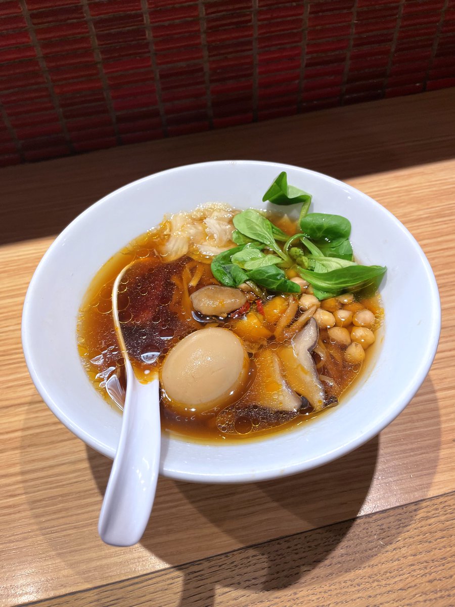 Ramen veggie 🌱

Découvrez notre délicieux ramen végétarien avec son bouillon riche à base de légumes frais, fondants, accompagné de nouilles fines 😜

#ippudoparis #ippudo #ramenveggie #cuisinevégétarienne #veggie #ramenlovers #healthyeating #veganfriendly