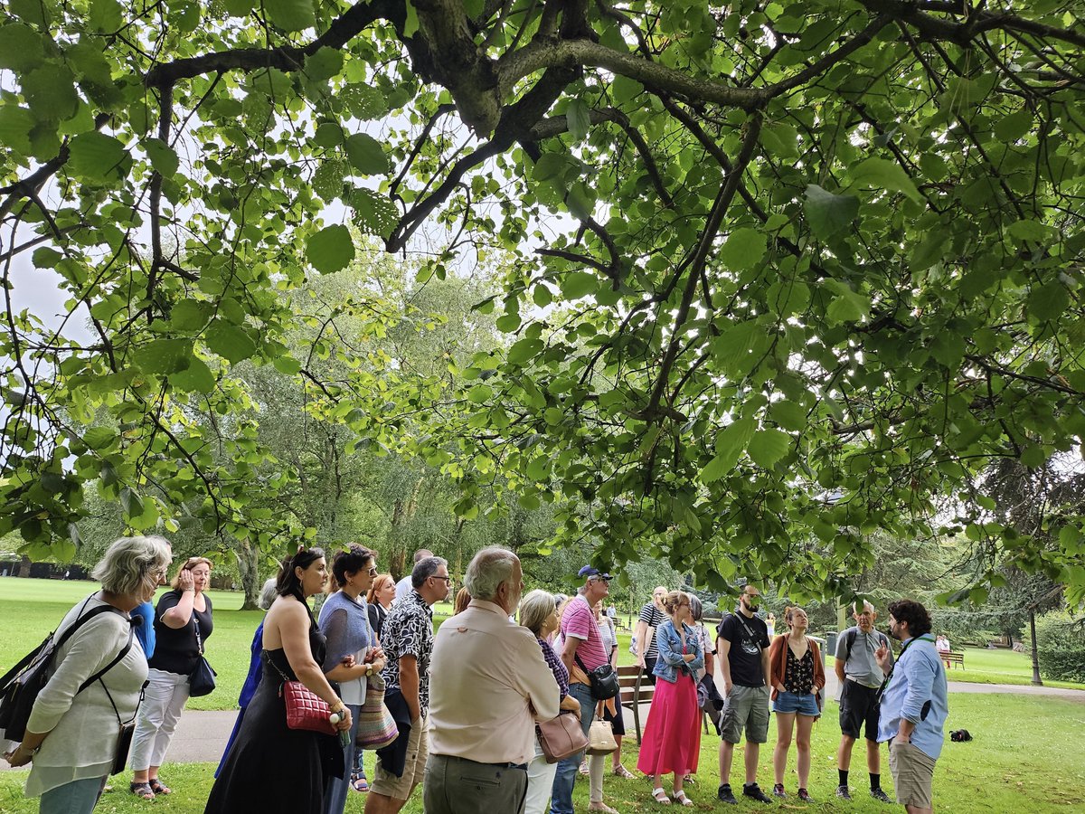 AytoAvilés (@aytoaviles) on Twitter photo 🔎 L’asturianu vuelve a sonar nes cais coles visites de CaleyAvilés
📌 Esti vienres 27 a les 19:00 hores, tendrá como escenariu’l parque Ferrera
☎️ Hai d’apuntase, de baldre, en: estayallingua@aviles.es, 985 545 508 o nel WhatsApp 634 821 613
ℹ️: f.mtr.cool/xkhpnqvppb 🔎 L’asturianu vuelve a sonar nes cais coles visites de CaleyAvilés
📌 Esti vienres 27 a les 19:00 hores, tendrá como escenariu’l parque Ferrera
☎️ Hai d’apuntase, de baldre, en: estayallingua@aviles.es, 985 545 508 o nel WhatsApp 634 821 613
ℹ️: f.mtr.cool/xkhpnqvppb