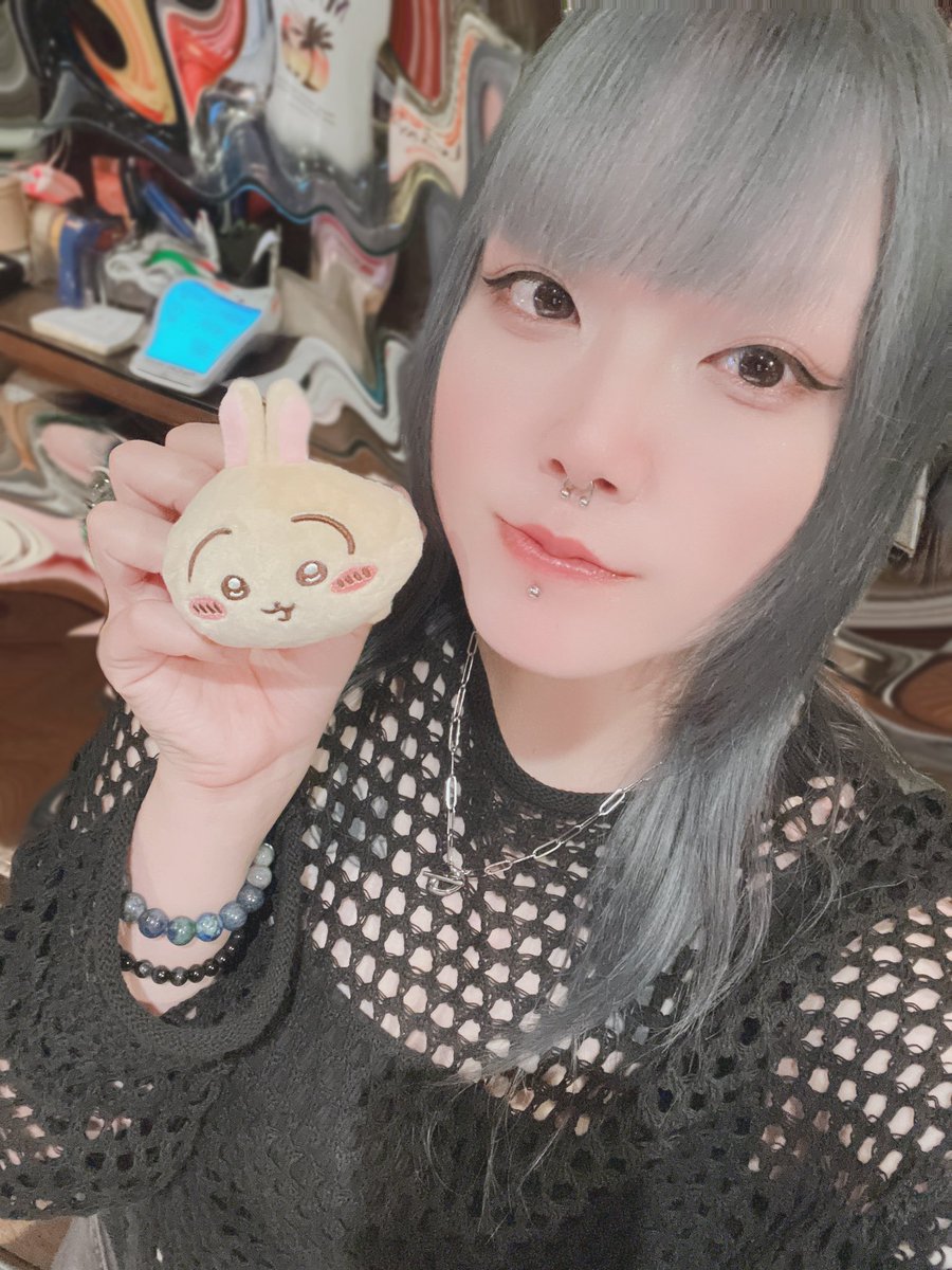 ロフバーオープン！
今日もジメジメ暑いから涼しい店内でお酒飲も🍻
朝までまりりんが待ってるよーん
深夜は雨みたいだから、雨宿りしにきてね🫶
本日もよろたのです🔥