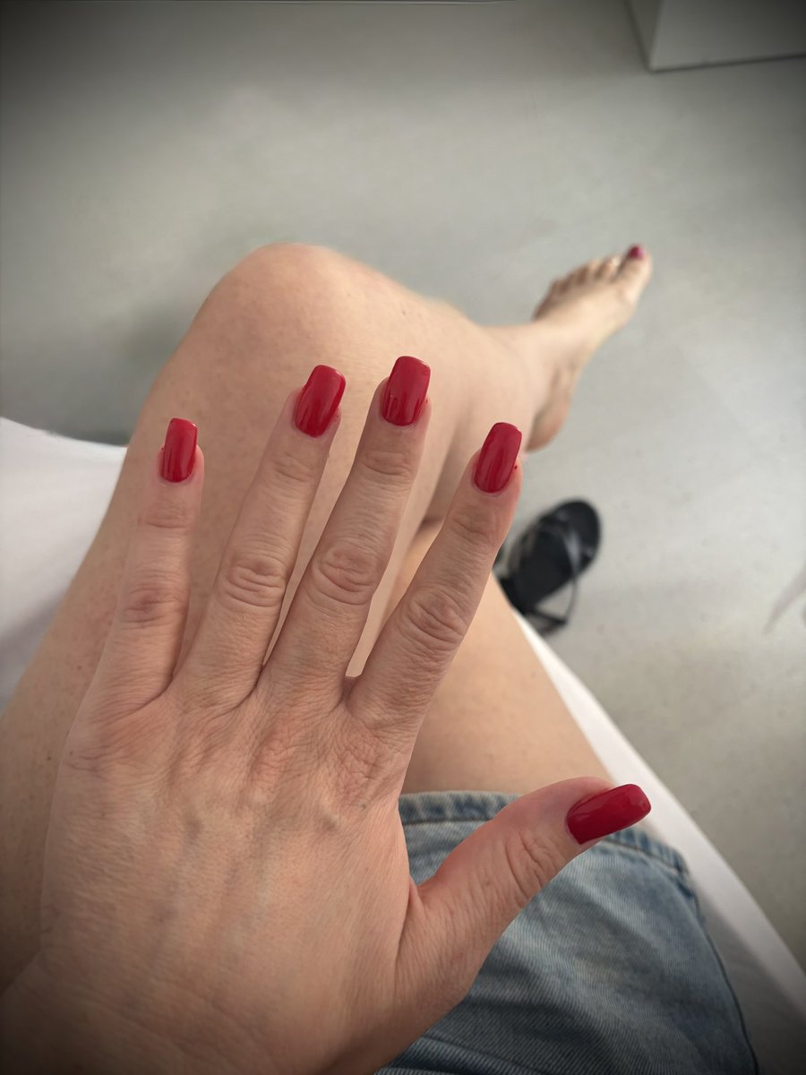 OsmanQueenFiliz's tweet photo. Frisch lackiert, osmanisch erhaben.
Der Glanz auf meinen Nägeln ist dein Befehl !! Huldige deiner osmanischen Sultana.
🕌💅🏼🫦💸

#femdom #findom #feetdom #TürkischeHerrin #DMBefehl #FindomStory #hingabe #dominanz #orientherrin #türkischegoddess #sultana  #sub #sklave https://t.co/L7dy59iCH8