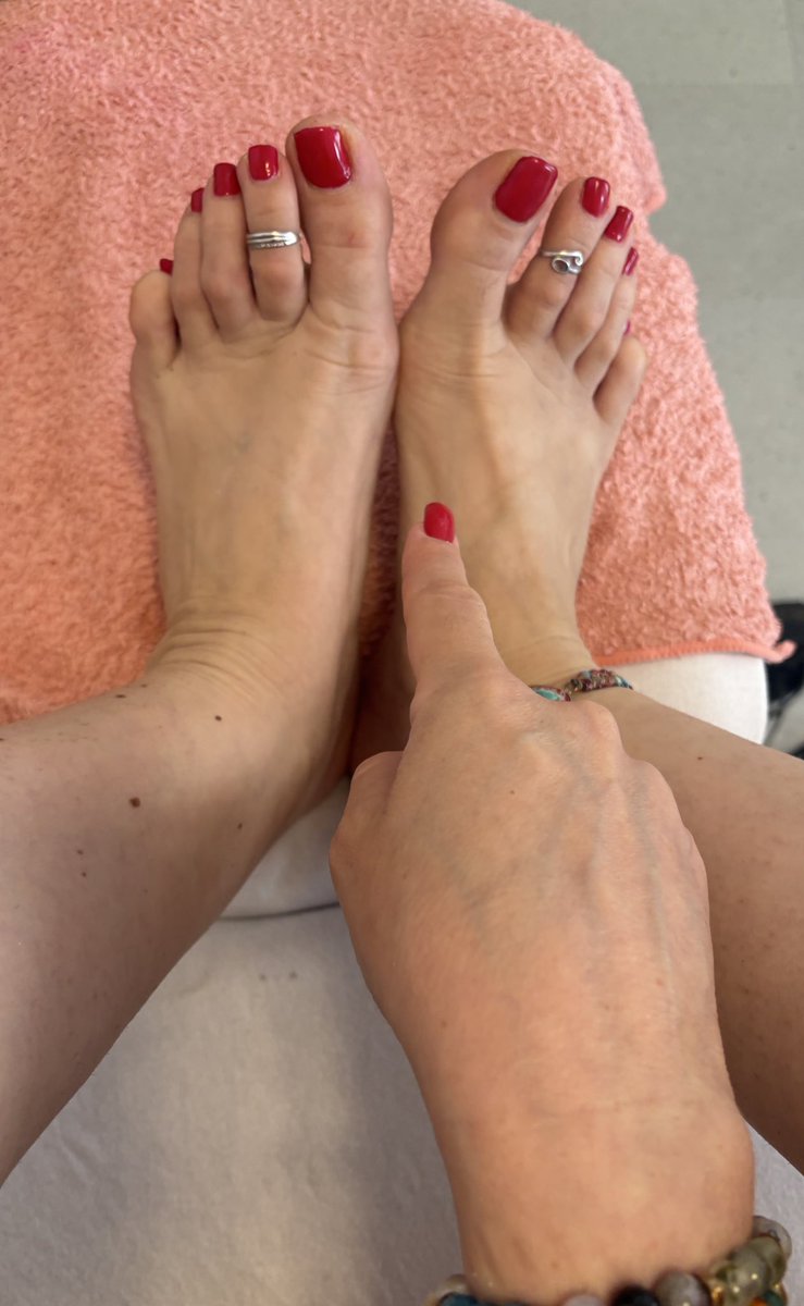 OsmanQueenFiliz's tweet photo. Frisch lackiert, osmanisch erhaben.
Der Glanz auf meinen Nägeln ist dein Befehl !! Huldige deiner osmanischen Sultana.
🕌💅🏼🫦💸

#femdom #findom #feetdom #TürkischeHerrin #DMBefehl #FindomStory #hingabe #dominanz #orientherrin #türkischegoddess #sultana  #sub #sklave https://t.co/L7dy59iCH8