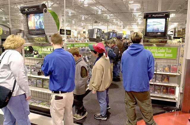 VideoGameHstry's tweet image. Video game section at Best Buy in the early 2000s