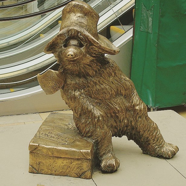Happy birthday to our favourite bear, #Paddington. 🧸 🎂 

Like The King, Paddington has two birthdays - and today's the first of the year.

The station itself appeared in Paddington and Paddington 2. Plan your visit:

👉 networkrail.co.uk/communities/pa…
