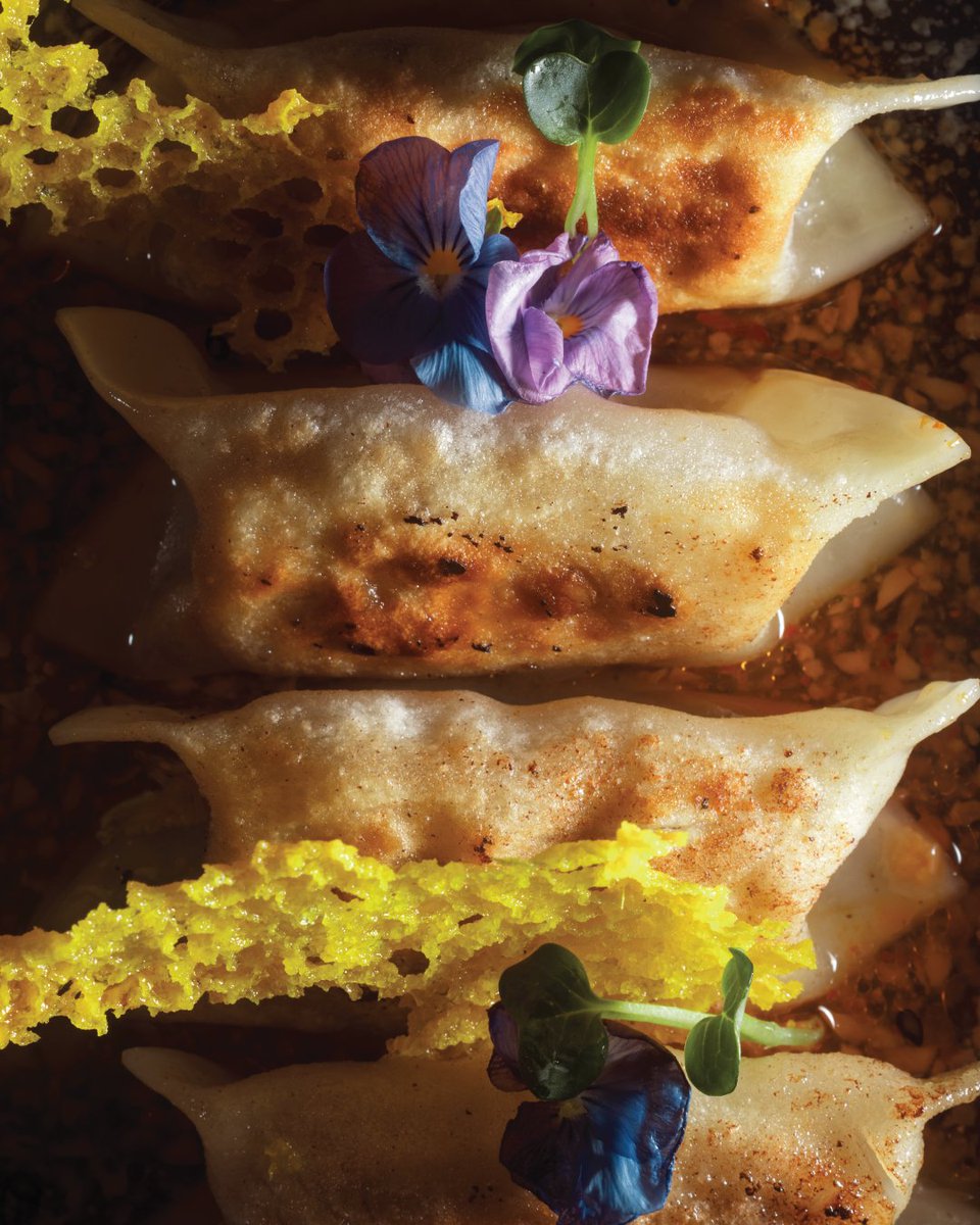 Filled with Marble 9 Wagyu, delicately folded and served with Tokyo’s signature sauce. This is indulgence for those who know the difference✨
تجربة مصممة للذوّاقة فقط
#tokyo_restaurant #Riyadh_restaurant #Jeddah_restaurant