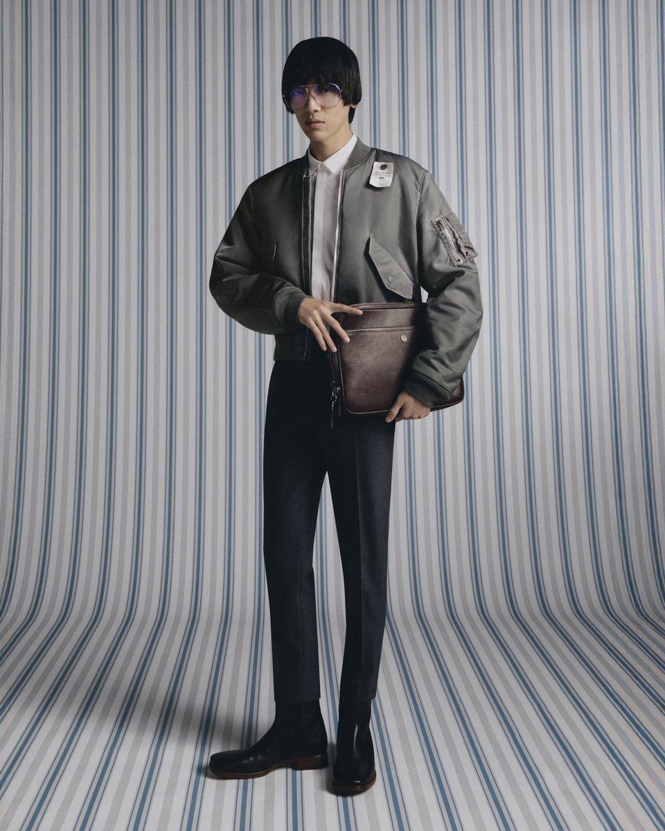 acnestudios's tweet image. A feeling of traversing generations through nostalgia; an eclectic impulse.
The #AcneStudios SS26 menswear collection brings together worn-in denim, retro silhouettes, and vintage polos - creating a wardrobe that feels inherited, but entirely personal.