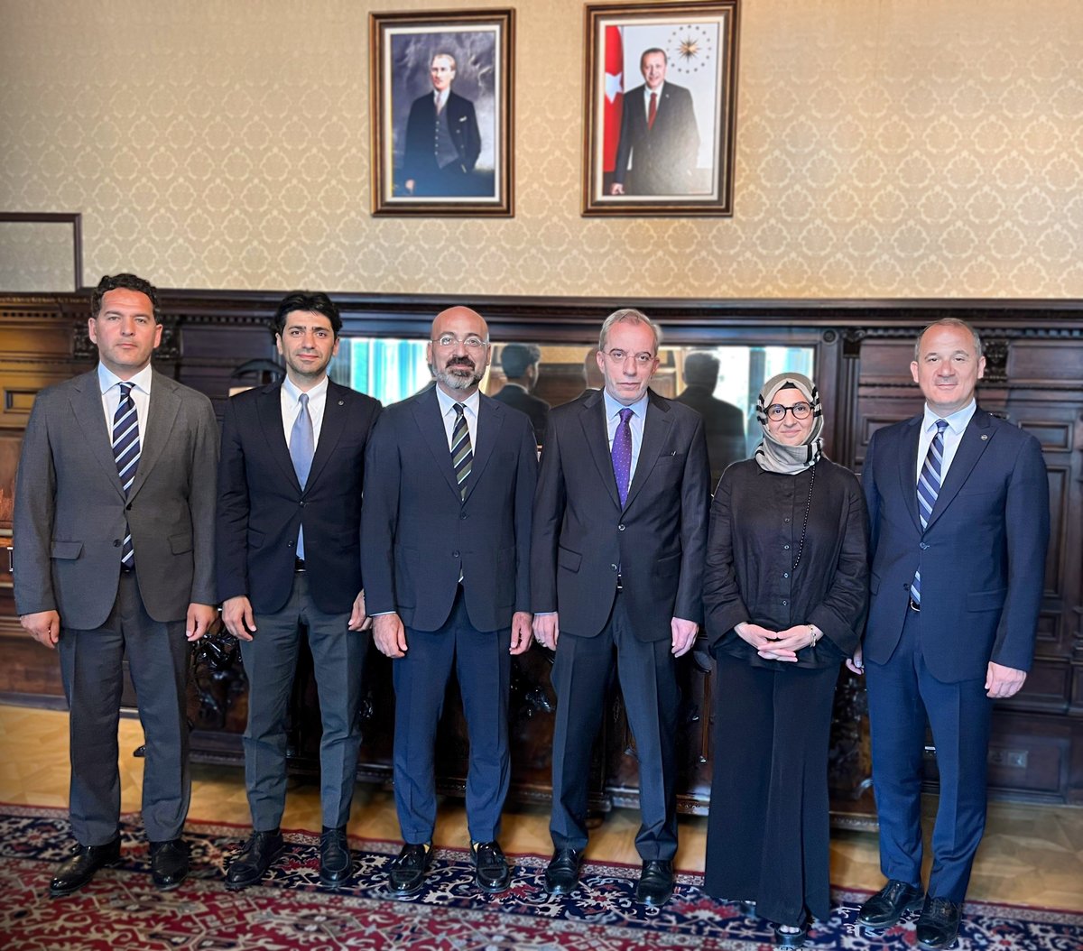 Türkiye Maarif Vakfı (@tmaarifvakfi) on Twitter photo Başkanımız <a href="/Mahmut_M_Ozdil/">Mahmut M. Özdil</a>, Yönetim Kurulu Üyelerimiz Dr. @HalimeKokce, @Cicekali_ ve beraberlerindeki heyetimiz T.C. Viyana Büyükelçimiz Gürsel Dönmez’i ziyaret etti.
Görüşmede Vakfımızın Viyana’daki faaliyetleri istişare edildi.
<a href="/TC_ViyanaBE/">Türkiye in Austria</a> Başkanımız <a href="/Mahmut_M_Ozdil/">Mahmut M. Özdil</a>, Yönetim Kurulu Üyelerimiz Dr. @HalimeKokce, @Cicekali_ ve beraberlerindeki heyetimiz T.C. Viyana Büyükelçimiz Gürsel Dönmez’i ziyaret etti.
Görüşmede Vakfımızın Viyana’daki faaliyetleri istişare edildi.
<a href="/TC_ViyanaBE/">Türkiye in Austria</a>