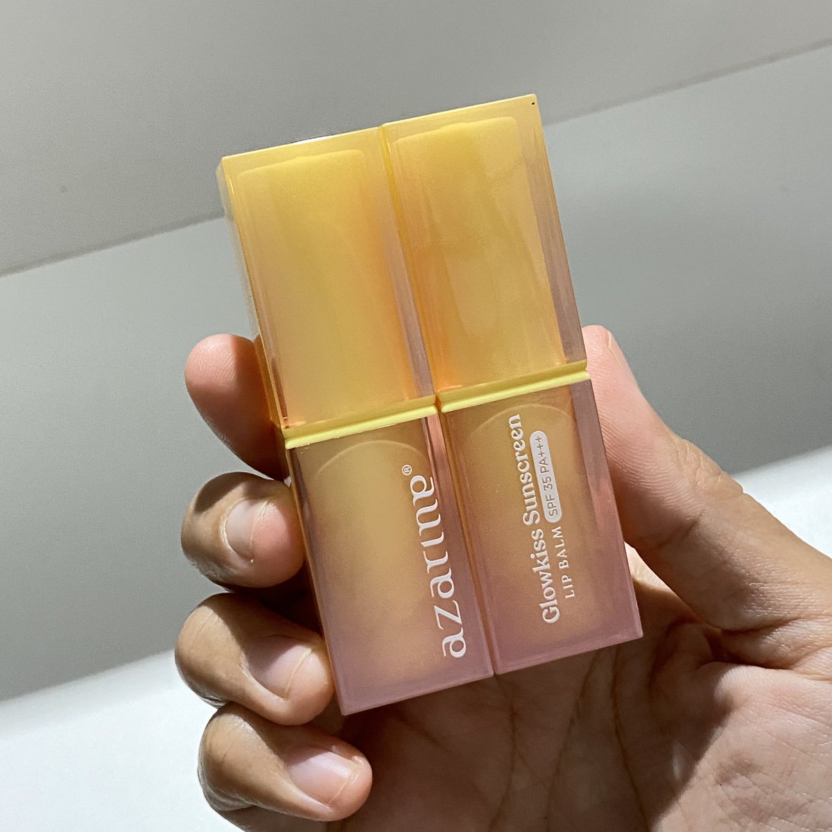 gak lagi punya bibir kering dan kusam kalo pakai lip balm yg ada SPF-nya!

aslii cobain Lip Balm nya Azarine deh
✨bantu cerahin dan lembapin bibir
✨ada SPF 35 PA+++
✨tekstur ringan + cooling sensation, gak lengket
✨5 shades yg cantik dan natural

gak drama lagi urusan bibir🙌🏻