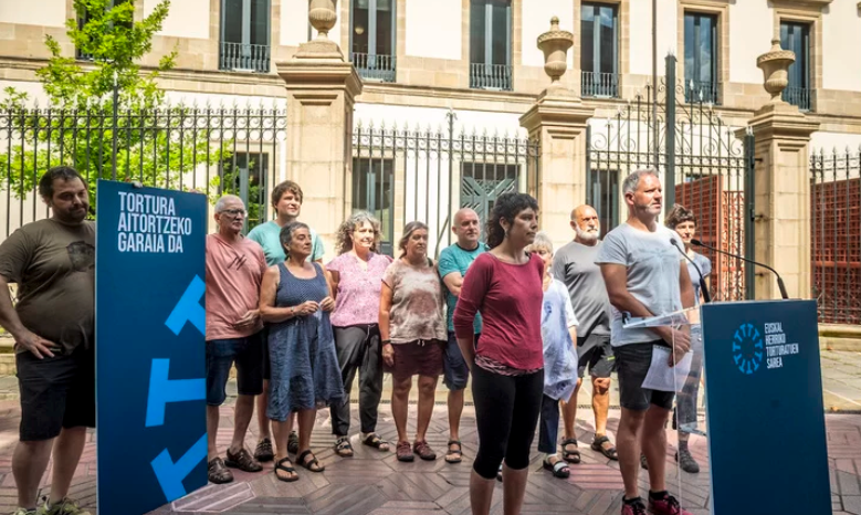 naiz: (@naiz_info) on Twitter photo Estatuaren biktimen legea irekitzeko exijitu dute torturatuek, aitortza eta erreparazio eske
naiz.eus/es/info/notici…
<a href="/Ion_Salgado/">Ion Salgado</a> Estatuaren biktimen legea irekitzeko exijitu dute torturatuek, aitortza eta erreparazio eske
naiz.eus/es/info/notici…
<a href="/Ion_Salgado/">Ion Salgado</a>