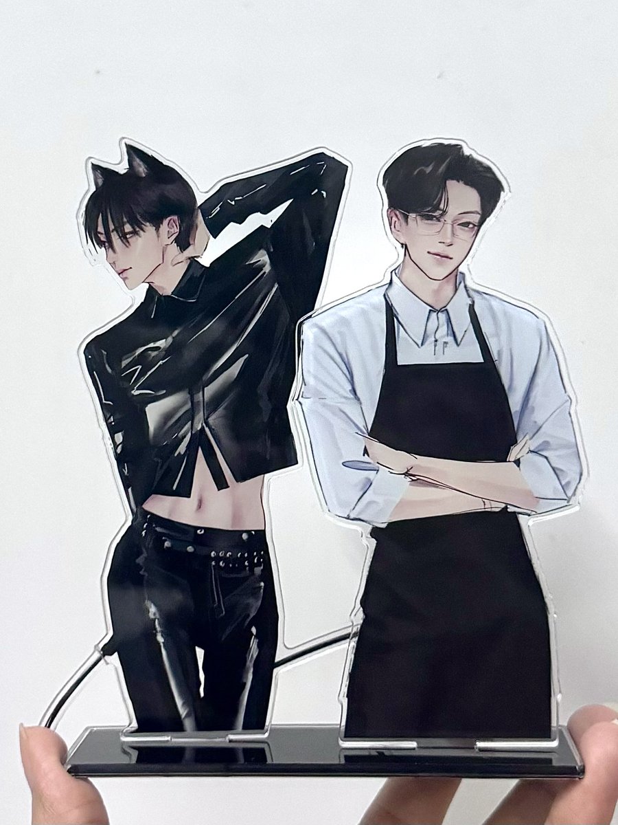thisisMon1ca's tweet image. 这个人前人夫人后猫男立牌也很有趣
