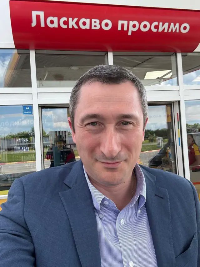 Чернишов Патріот України! І всі, хто проходять у його справі – Патріоти! Вони вірять у нашу перемогу! Уявіть собі, ворог біля воріт столиці, криваві події у Бучі, Бородянці та інших окупованих містах України. Постійні обстріли Києва, а Чернишов із товаришами займається з лютого