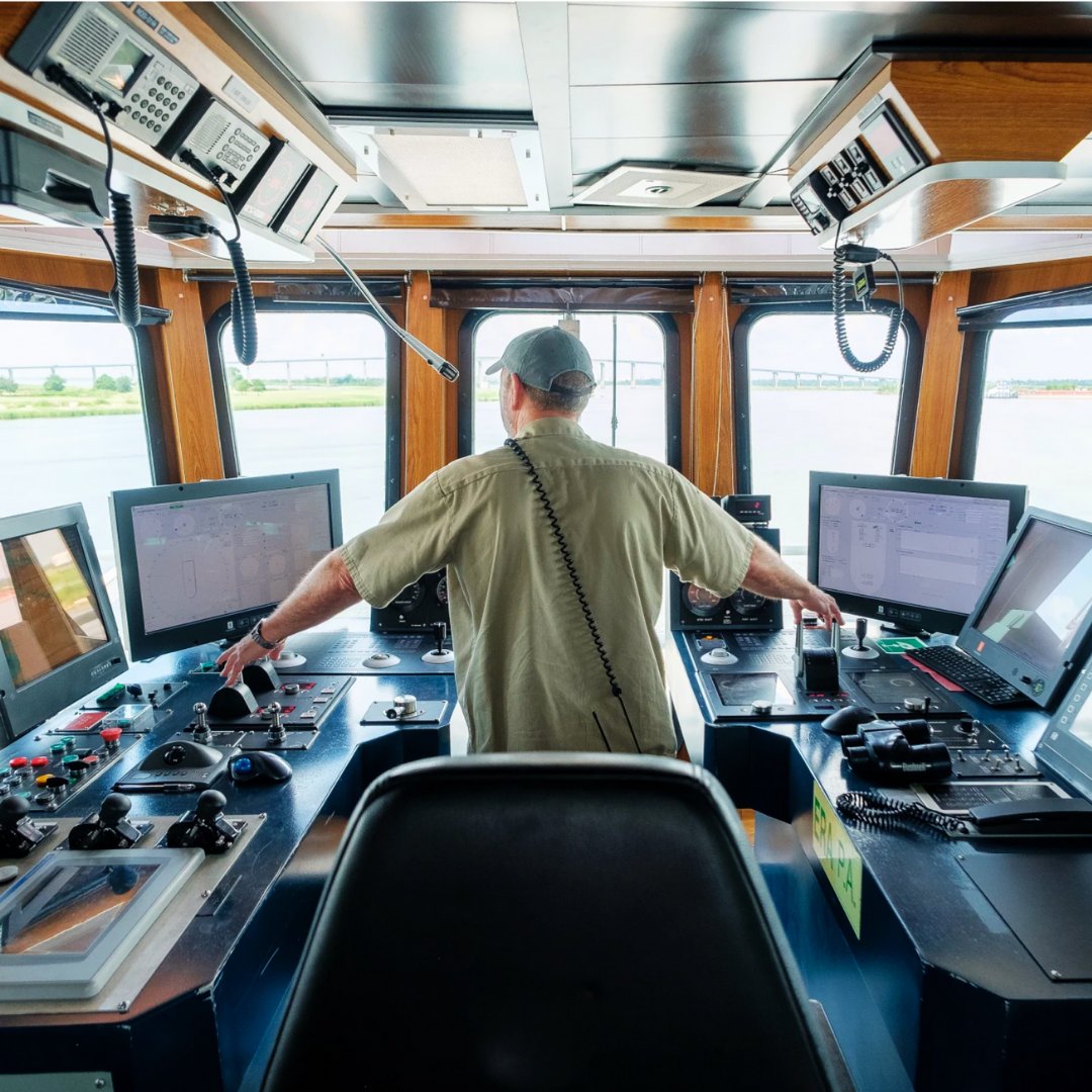 CrowleyMaritime's tweet image. On #DayOfTheSeafarer, we join @IMOHQ, to salute Crowley's mariners who brave the elements, sacrifice time with family and maintain our supply chains with unwavering dedication and professionalism. Their expertise and commitment keep global commerce moving.
