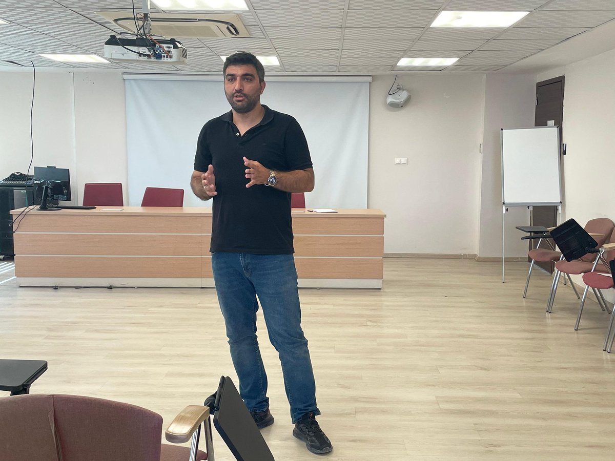 SUrfaBarosuSEM's tweet photo. Staj eğitim merkezi tarafından stajyer avukatlara yönelik eğitimler kapsamında gerçekleştirilen 24/06/2025 tarihli “Şufa davası (ön alım davası) ” konulu eğitim, Av.Ahmet DURAP tarafından verilmiştir. https://t.co/ptl5McZl91