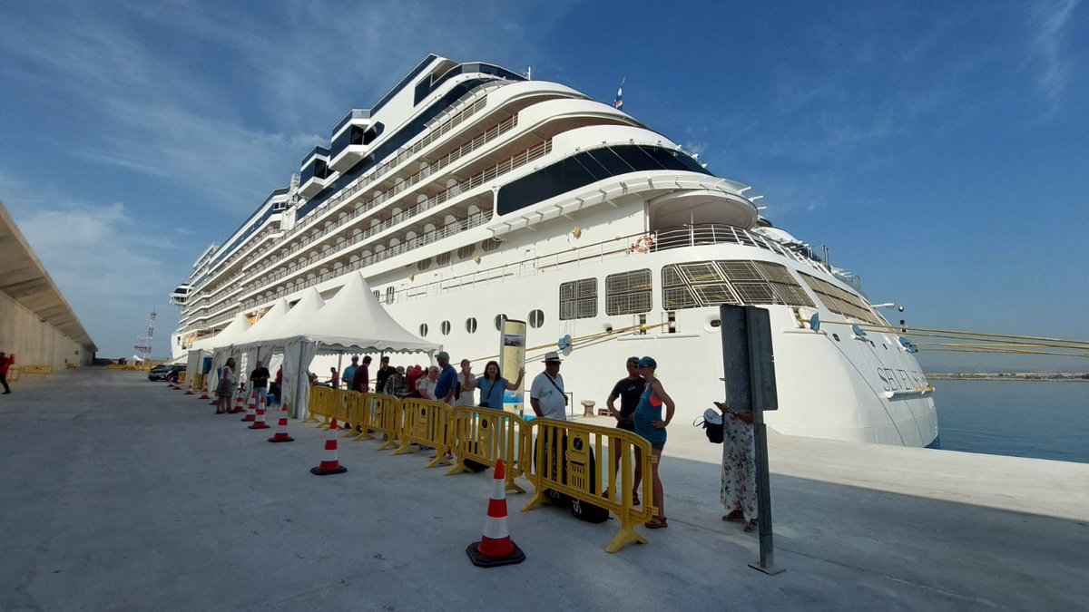 noticies_d's tweet photo. PORTCASTELLÓ// Torna a Castelló l’exclusiu «Seven Seas Splendor» amb 1.263 creueristes a bord
https://t.co/5aaqEGKrD9
@portcastello #creueristes #sevenseassplendor #noticies https://t.co/gM4lhQmJx0