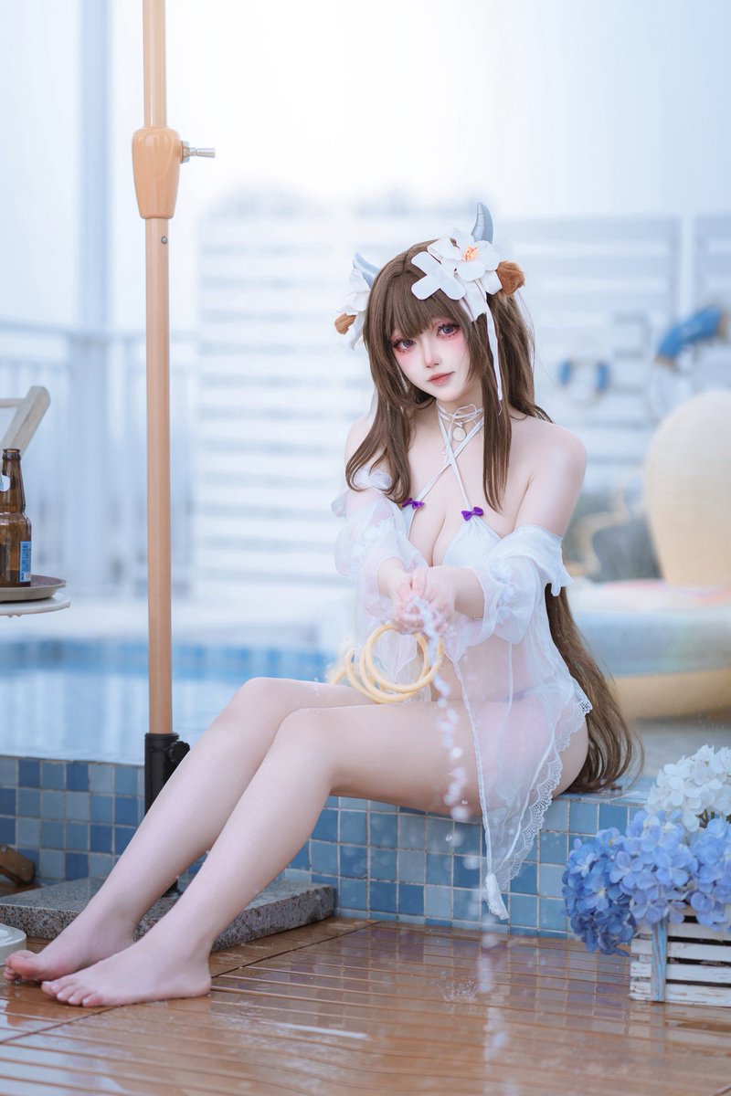 exdanhuangjiang's tweet photo. #碧蓝航线 #AzurLane #cosplay #Kashino 泳装牛牛！part1 https://t.co/fYfII2bAuN