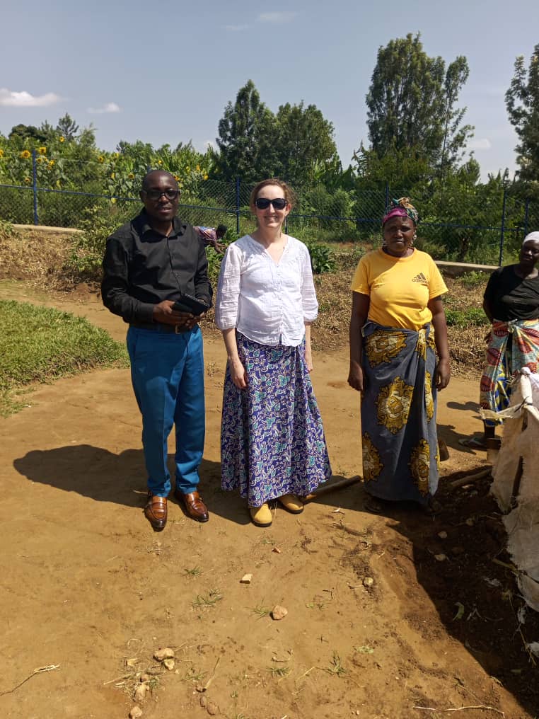 de_ndoli's tweet photo. None kuwa 25/6/2025 muri #GSKinunga Mu Murenge wa @NgaramaSectorR bakiriye abashyitsi baturutse muri Australia kubufatanye n'umushinga AEE Rwanda, bateye inkunga ECD-Akanyenyeri baje mu rwego rwo kureba imikorere n'uko abana bitabwaho.@Rwanda_Edu @RwandaEast
@GatsiboDistrict https://t.co/C8RDMP9qlJ