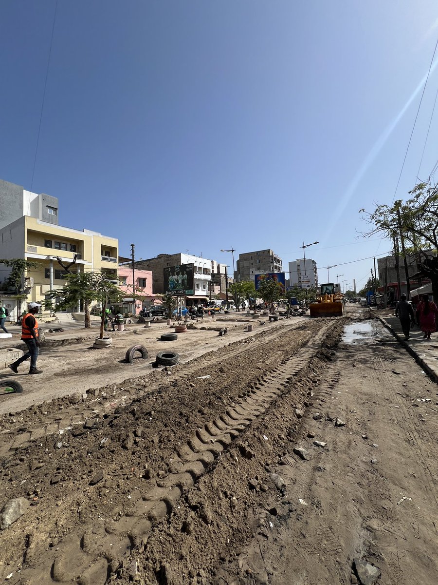 Kebimo_SA's tweet photo. Liiy Taaral Dëkk bi Mooy Sunu Yitté !👌🏽

Nous sommes à Fass dans m le cadre des Travaux D’entretien et D’extension de la voirie urbaine de Dakar.🛣️

La transformation prend forme petit à petit. Tout est minutieusement mesuré afin d’avoir un résultat de qualité.

#Kebimo_Sa #BTP https://t.co/xcsgZm9D0l