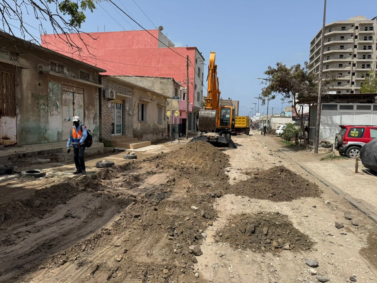 Kebimo_SA's tweet photo. Liiy Taaral Dëkk bi Mooy Sunu Yitté !👌🏽

Nous sommes à Fass dans m le cadre des Travaux D’entretien et D’extension de la voirie urbaine de Dakar.🛣️

La transformation prend forme petit à petit. Tout est minutieusement mesuré afin d’avoir un résultat de qualité.

#Kebimo_Sa #BTP https://t.co/xcsgZm9D0l