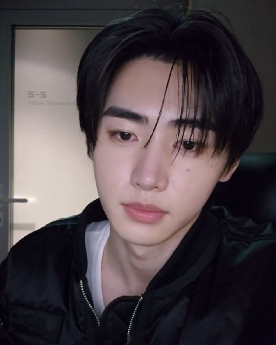 เมื่อคืนเมียมึงอะ เรียกกูว่าเจ๋ง 

เมียกูไม่ได้เรียก กูนี่แหละเรียก
