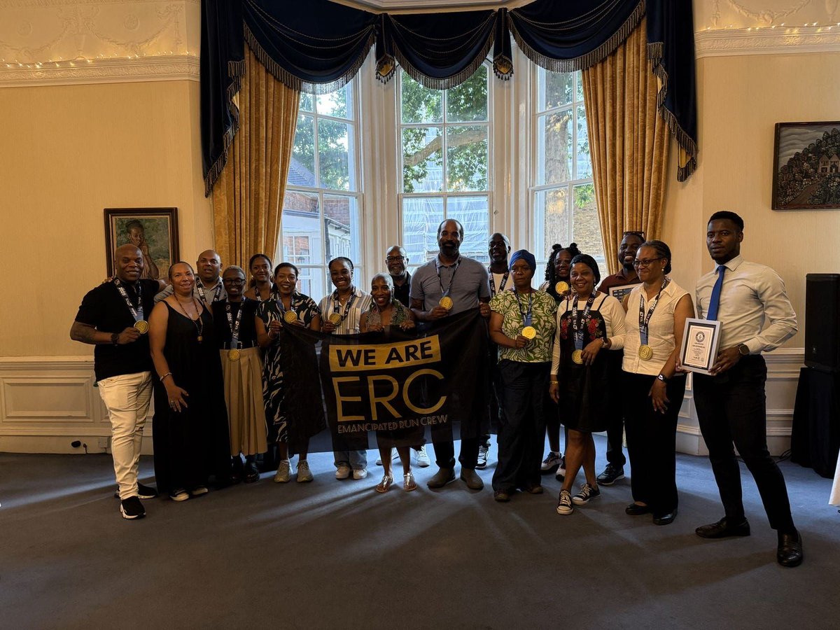 SickleCellUK's tweet image. On June 20, our CEO John James joined emancipated run crew at the Jamaican High Commission to receive £5,910.37 for the Sickle Cell Society. Massive thanks for your years of support — your impact is real! 🙌🏾🩸#SickleCell #RunForACause #ERC #BlackRunners #HealthEquity #ThankYou
