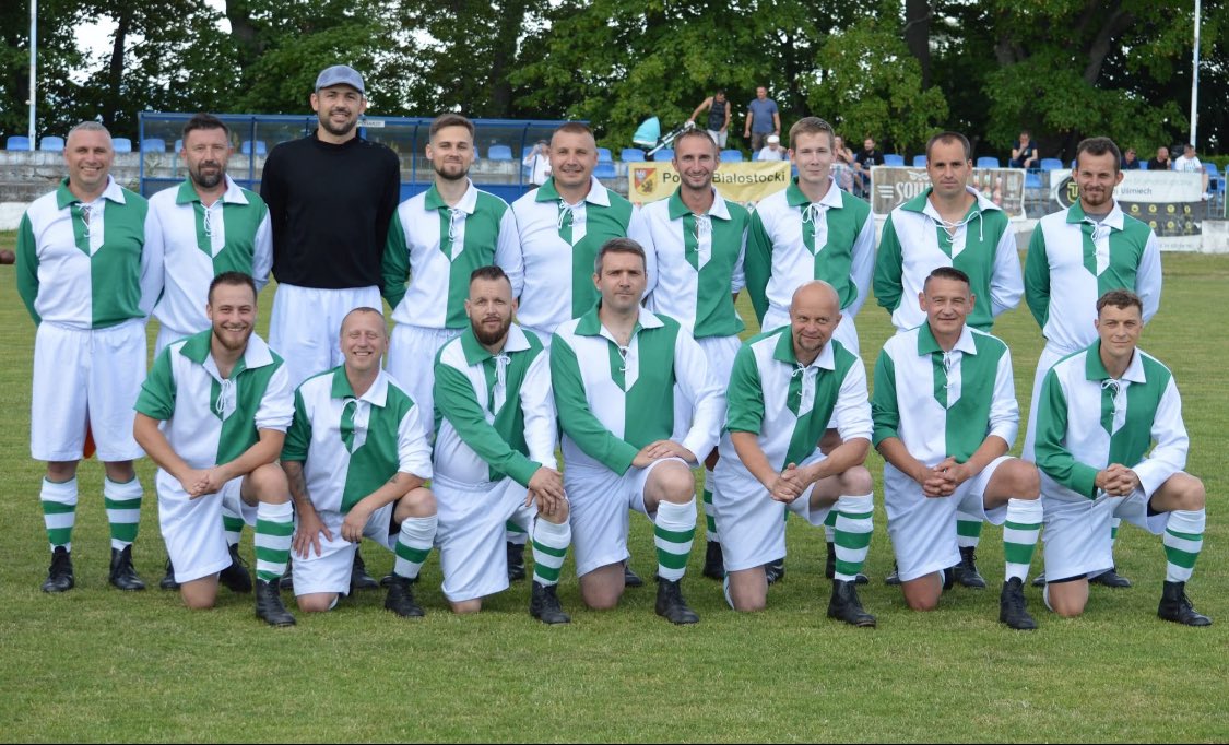 LechjaLwow's tweet photo. @FutboholikCup coraz bliżej. Nasza ekipa debiutuje na tej słynnej imprezie. Turniej współczesny ale my przemycimy na niego retro detale. Wystąpimy w  trykotach wzorowanych na tych, w których Lechja rozegrała swój jedyny sezon w 1 lidze w 1931 roku. Do zobaczenia we Wrocławiu. https://t.co/cfQWRCtHX2