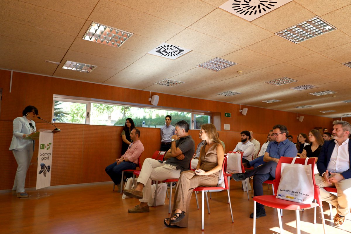 🗣️ <a href="/InsArco/">Inés Arco Cervera</a> clausura las acciones formativas de la Oficina Acelera Pyme Rural de Jaén

Más de 2.800 empresas y profesionales se han beneficiado de este proyecto financiado por la Diputación de Jaén y los fondos Next Generation ⬇️

👉 <a href="/Geolit_Jaen/">Geolit</a> 

acortar.link/Qx3zkt