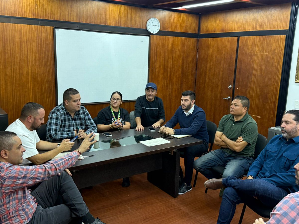 Gracias <a href="/AlcaldiadeBello/">Alcaldía de Bello</a> <a href="/AlcaldiaEnv/">Alcaldía de Envigado</a> por facilitar estos espacios de diálogo con los secretarios de movilidad y sus equipos ya que nos permiten a todos aportar y reconstruir las normatividad que rige la movilidad segura   <a href="/MinTransporteCo/">MinTransporte</a> <a href="/GobAntioquia/">Gobernación de Antioquia</a> <a href="/ansvcol/">Agencia Nacional de Seguridad Vial</a> #Empatia