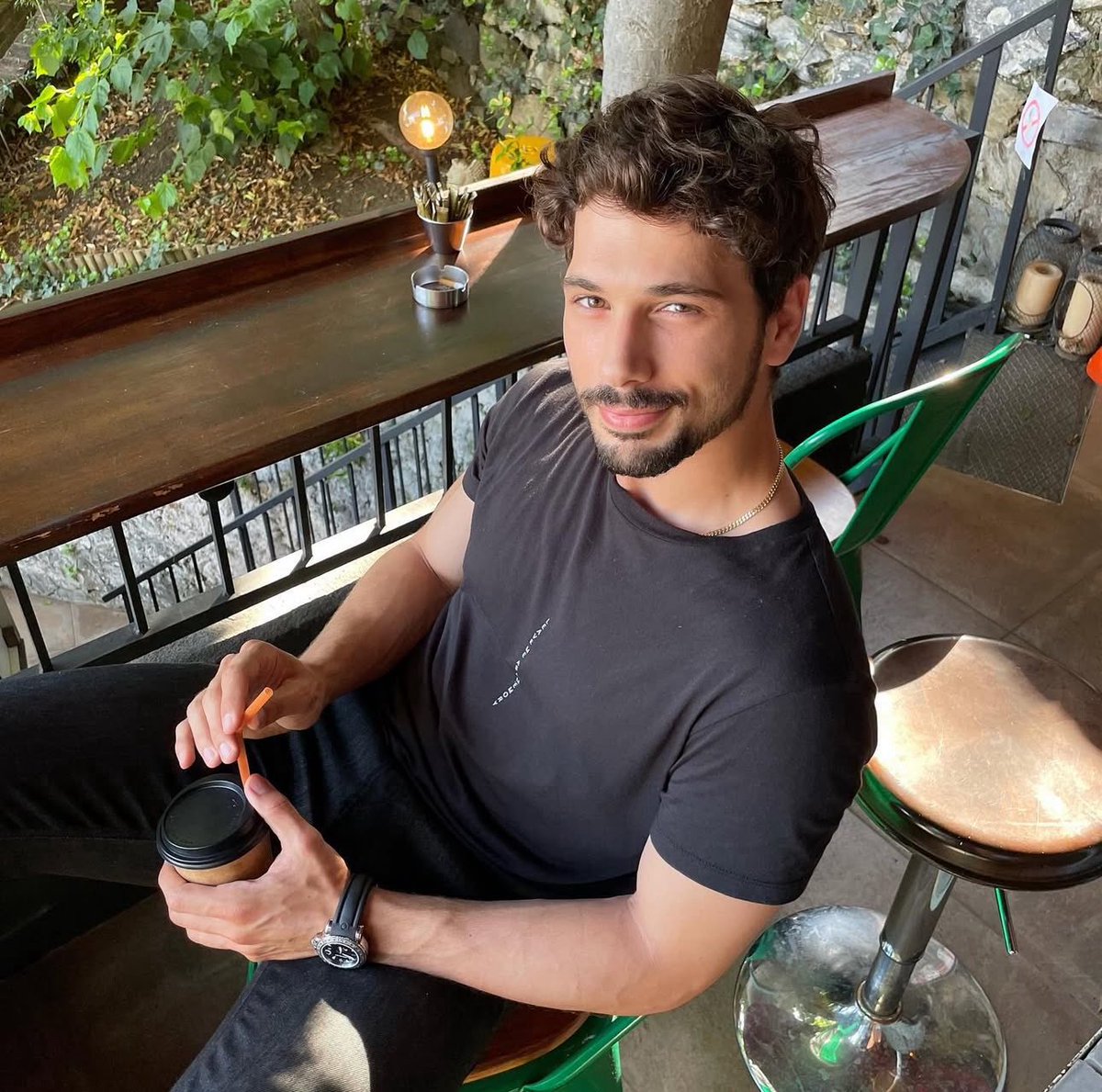 su cocuga benzeyen arkadasiniz falan varsa bana yapsaniza bi hayriniz dokunsun