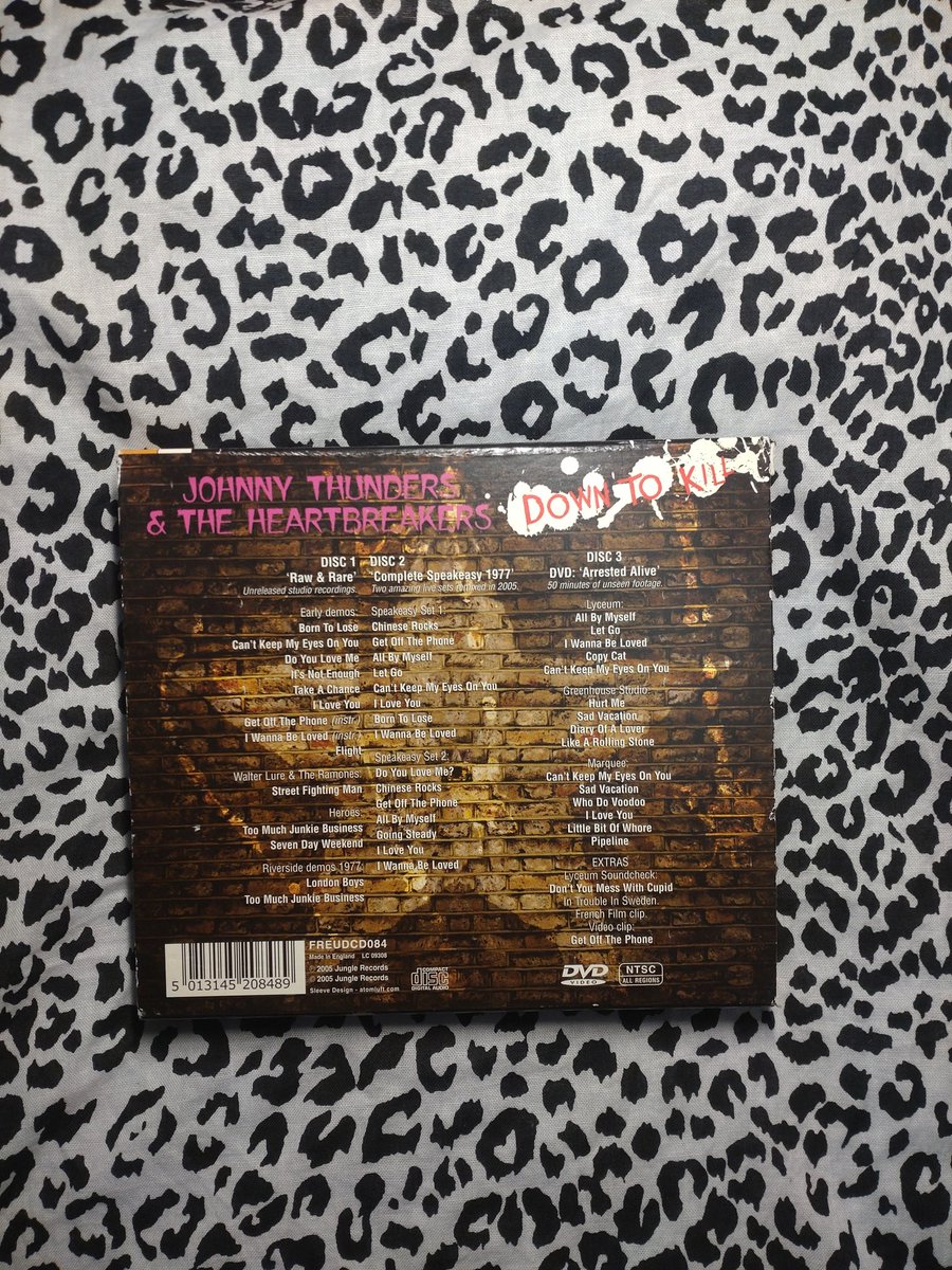 cIbEsZpennrq9Ue's tweet photo. 今夜の1枚💿😀🎶🌟
皆様、今日もお疲れ様でした‼️🙇🏻😅👍
明日も雨☂️で雷雨⛈️や強雨🌧️になるそう、
一旦止むけど又降るそうです!
明日も蒸し暑いそうです⚠️🥵💧
#JOHNNYTHUNDERSandTHEHEARTBREAKERS
#DOWNTOKILL https://t.co/yHwvKaMqag
