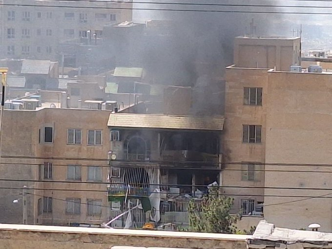 چپ و راست داره همینجور بی جهت لوله گاز منفجر میشه!!

سیدعلی هم که در دوران غیبت صغری!

رژیم وارد فازی شده که هر بلایی سرش بیاد به روی مبارکش نمیاره!

اگر فردا روزی گفتن این روزها رژیم و رهبریش در کنترل کامل عوامل اسرائیل بوده من یکی تعجب نمیکنم.