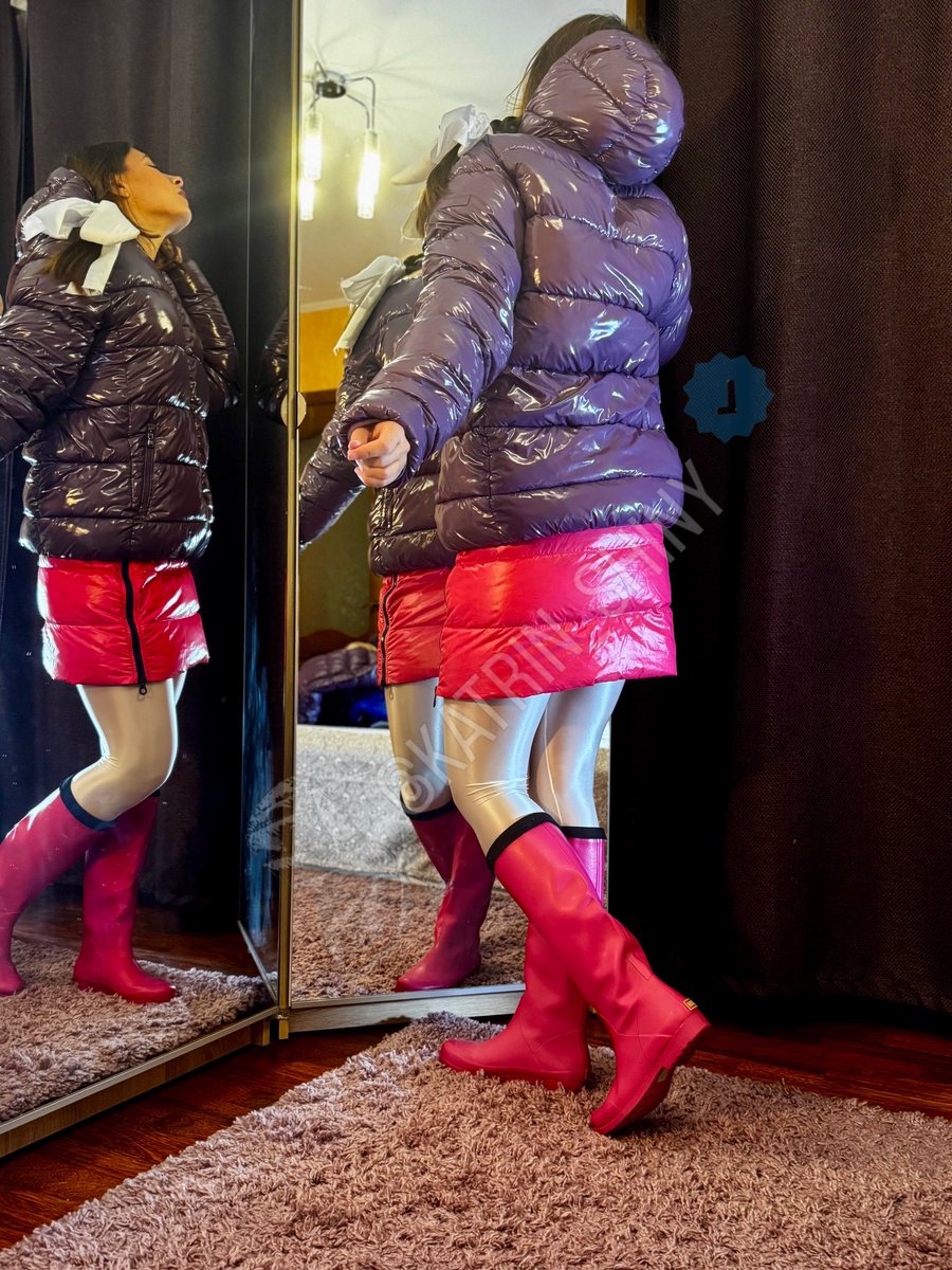 Katrin_Shiny's tweet photo. Terribly chilly and wet out there - 🪞💃 styling a look for this endless rain ⛈️
#Rainworld #Rainoutfit #Raincoat #Rainboots #Rainfashion #Rainstyle #WeatherProof https://t.co/bSOfty08Ig