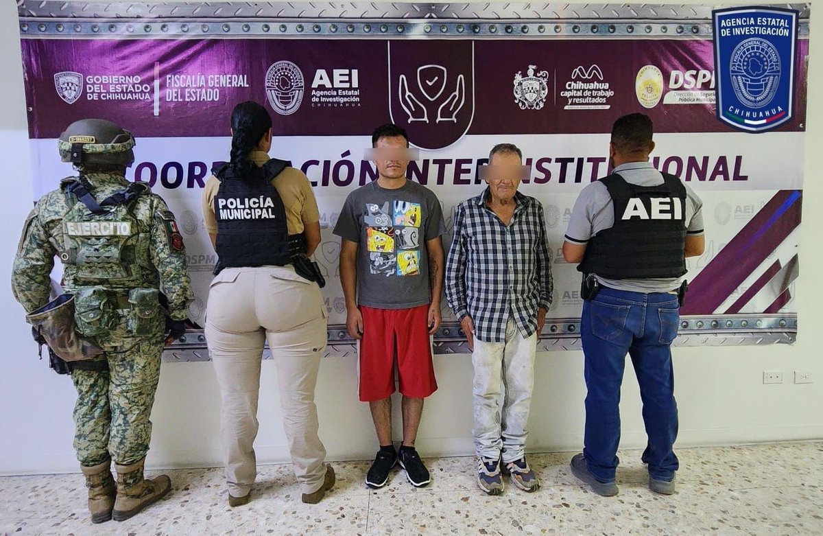 narcoblogger's tweet photo. Operativo sorpresa en Chihuahua: dos hombres detenidos con 625 dosis de metanfetamina en un hogar. La lucha contra el narcomenudeo no da tregua. 

— Más detalles en https://t.co/VI5w4EkPb0 https://t.co/FGQSLVErVn
