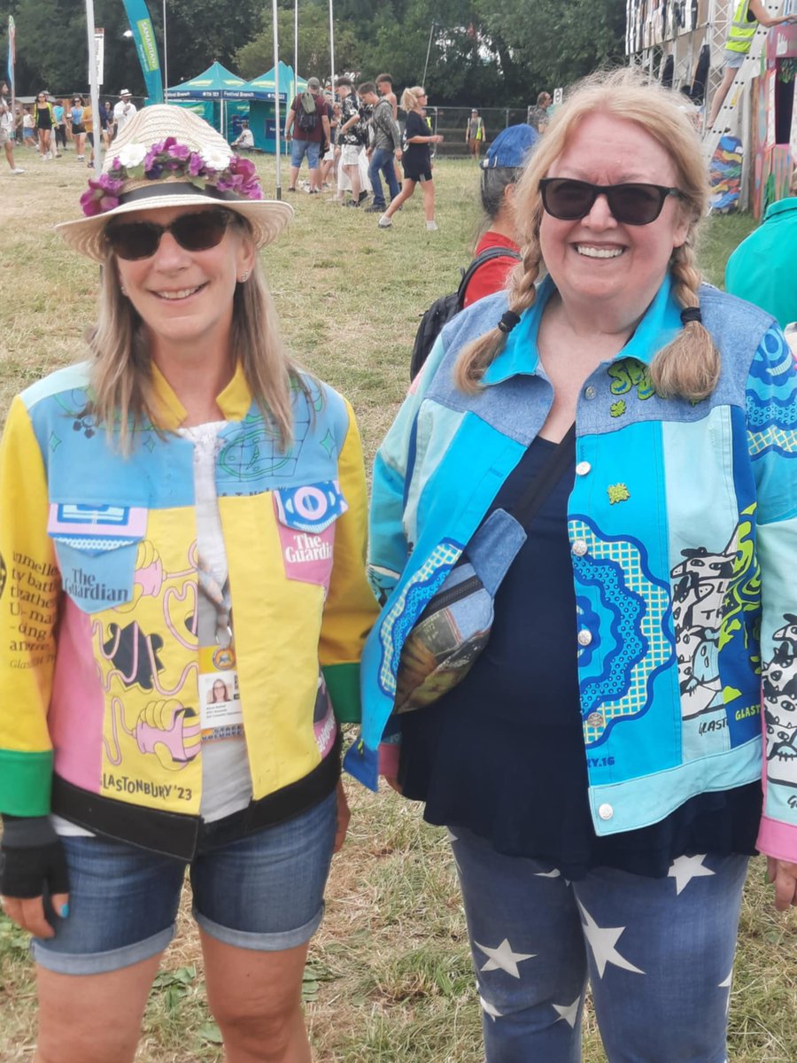 Look who I met at Glasto, inspired by a Glasto jacket I made a couple of years ago, she made her own wonderful version, and how funny that we should meet at The Guardian, both of us getting more bags 😆