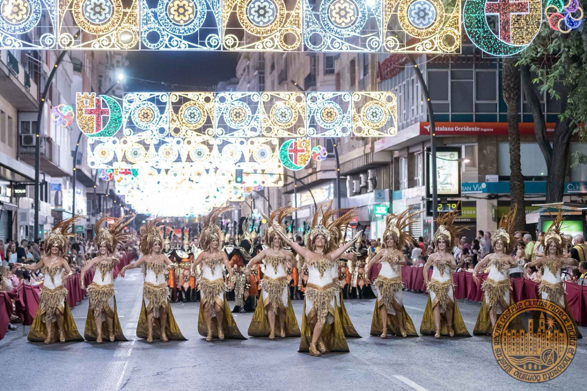 Las Fiestas de Moros y Cristianos de la ciudad de #Murcia acaban de ser Declaradas de Interés Turístico Internacional👏🏽 👏🏽 
¡Esto hay que celebrarlo! 🎉 Pero no queda ahí la cosa, es que con este reconocimiento, ¡atención! 🔊, se convierte en la única ciudad de España que puede