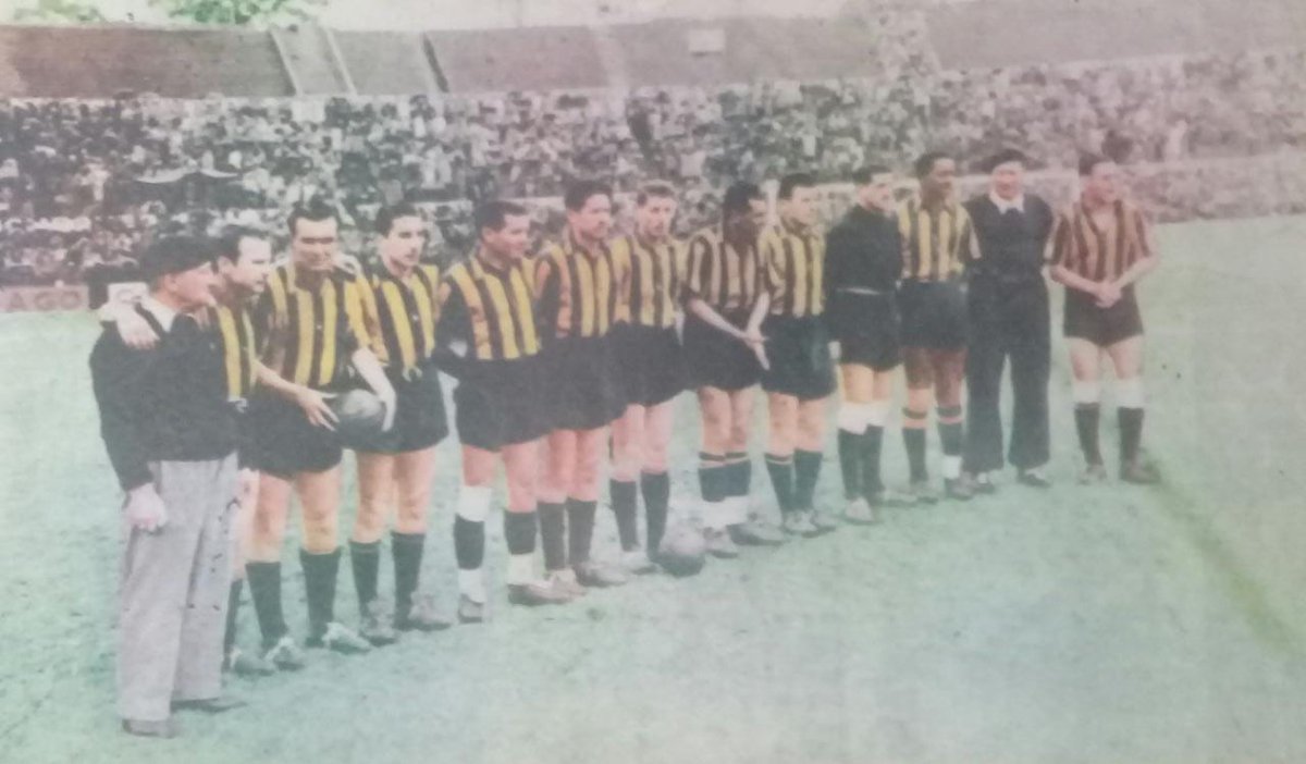 HistoriaCAP's tweet image. 🗓️#UnDíaComoHoy de 1949, @OficialCAP vencía 3-1 a Nacional por el Campeonato Competencia
🏟️Centenario
⚽Juan Eduardo Hohberg
⚽Óscar Míguez
⚽Ernesto Vidal
🏆6to título en el Campeonato Competencia, año de la triple corona y el clásico de la 1er fuga