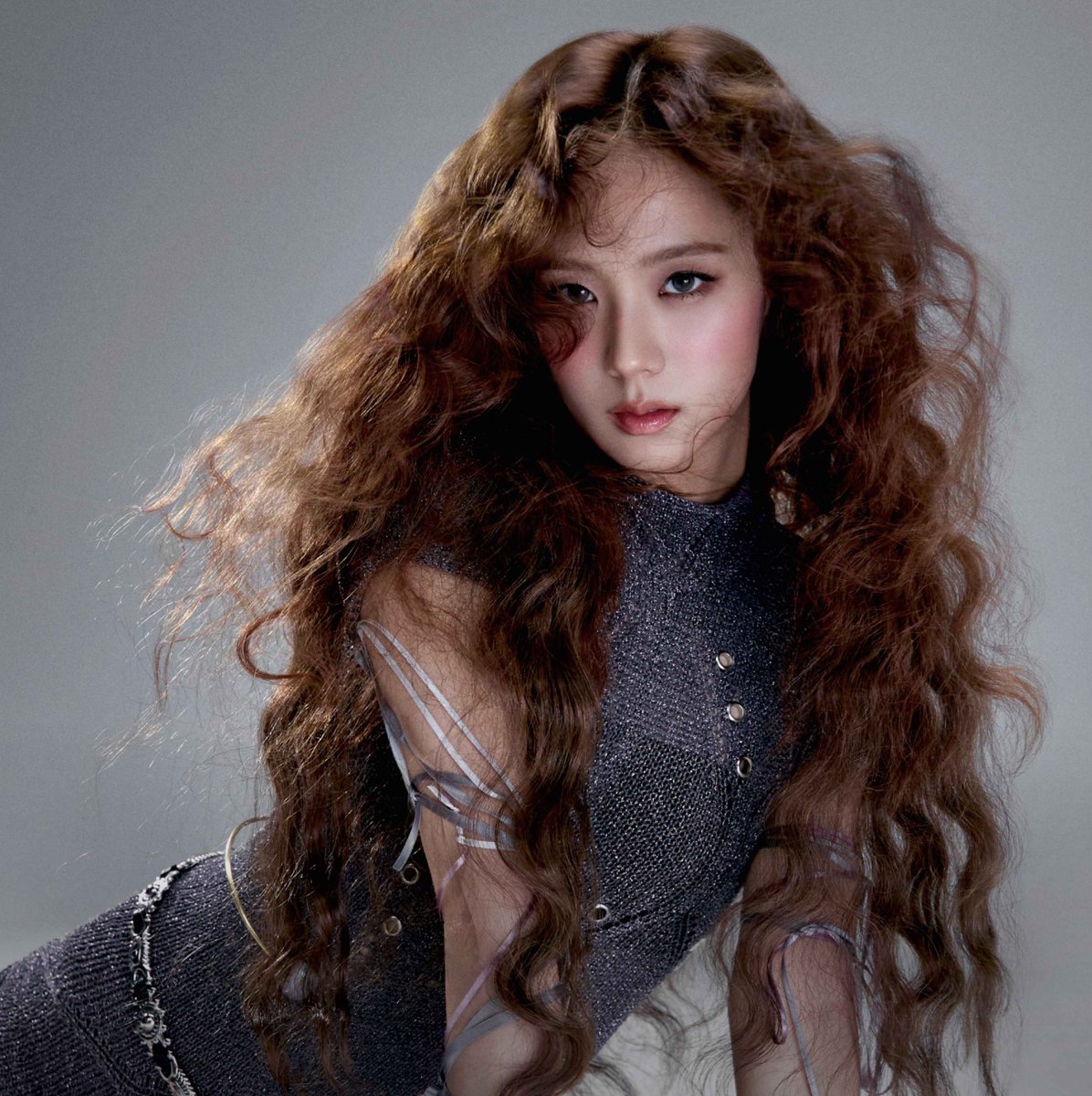 Idol and actress Woojung mentioned #JISOO in recent interview with Ten Asia: 

“After seeing BLACKPINK’s performance, I decided I wanted to become an idol. I love Jisoo the most. She's perfect, she sings well, she's beautiful, and she dances amazingly.