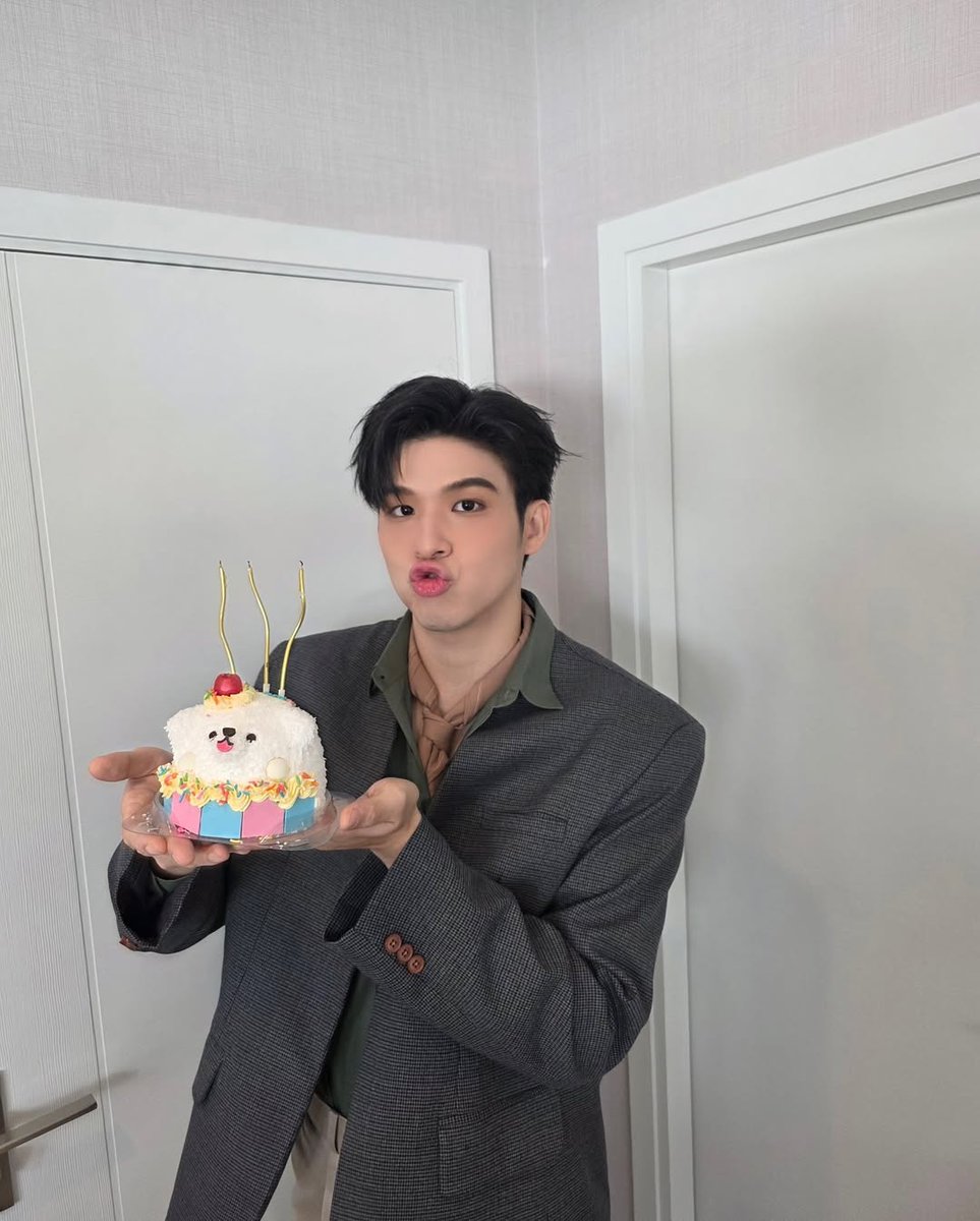 Happy Birthday <a href="/skywongvee/">𝙎𝙆𝙔</a> bayik gembul ❤️