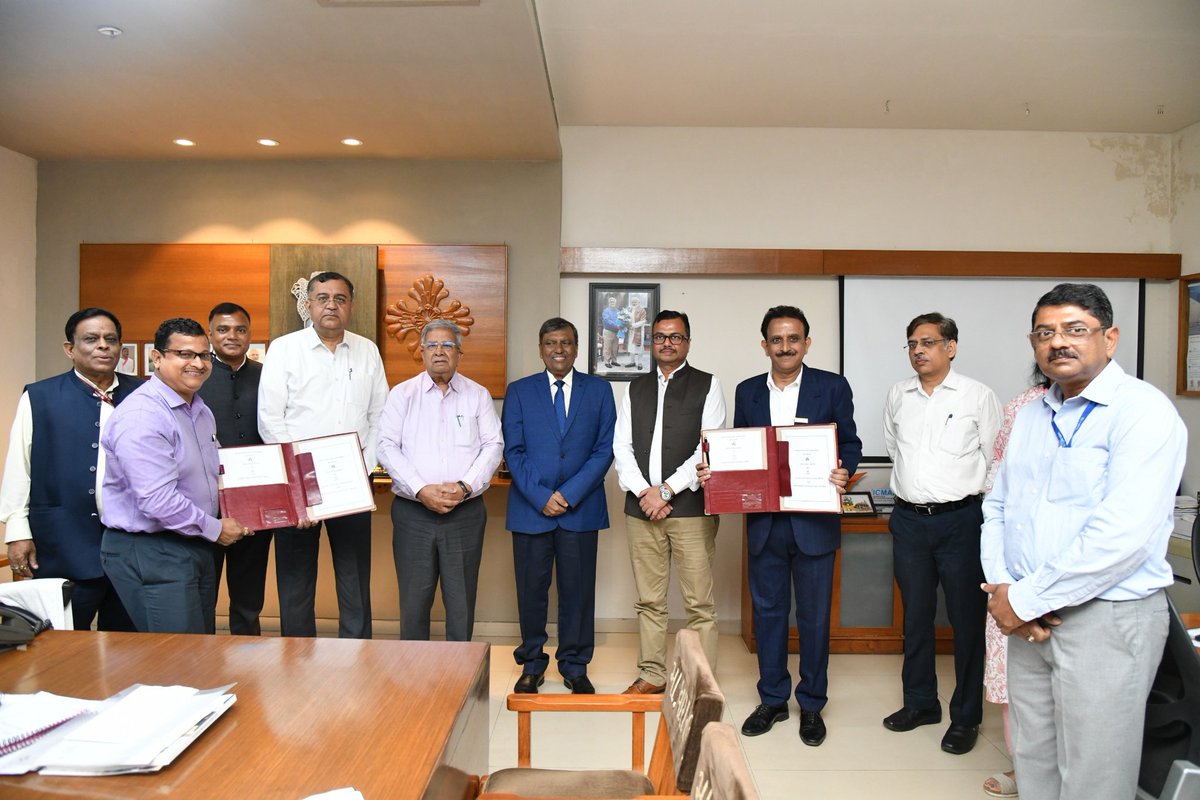 આજરોજ ગુજરાત સરકાર દ્વારા ભવિષ્ય માટે ઊર્જા સુરક્ષા, સ્વચ્છ તથા પ્રદૂષણમુક્ત ઊર્જા વ્યવસ્થા ઉભી કરવાની દિશામાં ટેહરી ગઢવાલ ખાતે ૧૮૪.૦૮ મેગાવોટ પમ્પડ સ્ટોરેજ ક્ષમતા માટે THDC ઈન્ડિયા લિમિટેડ સાથે સમજૂતી કરાર-MoU કરવામાં આવ્યા.

આદરણીય વડાપ્રધાન શ્રી <a href="/narendramodi/">Narendra Modi</a> જીના વર્ષ ૨૦૭૦