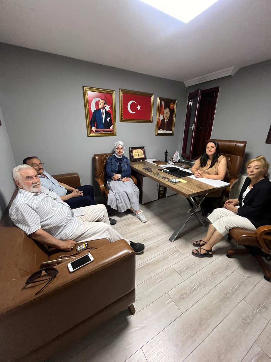 AK PARTİ ÇANKAYA İLÇE BAŞKANLIĞI (@akcankaya) on Twitter photo İlçe Başkanlığımızda bugün nöbetçi Yönetim Kurulu Üyemiz Asalet İYİSON, dilek ve temennilerinizi dinlemek üzere hazır bulundu.✋🏻
#SevdamızÇankaya
<a href="/hakanhanozcan/">Hakan Han ÖZCAN 🇹🇷</a> <a href="/KaradumanBaran/">Muhammed Baran KARADUMAN</a> <a href="/akpartiankara_/">Ak Parti</a> İlçe Başkanlığımızda bugün nöbetçi Yönetim Kurulu Üyemiz Asalet İYİSON, dilek ve temennilerinizi dinlemek üzere hazır bulundu.✋🏻
#SevdamızÇankaya
<a href="/hakanhanozcan/">Hakan Han ÖZCAN 🇹🇷</a> <a href="/KaradumanBaran/">Muhammed Baran KARADUMAN</a> <a href="/akpartiankara_/">Ak Parti</a>