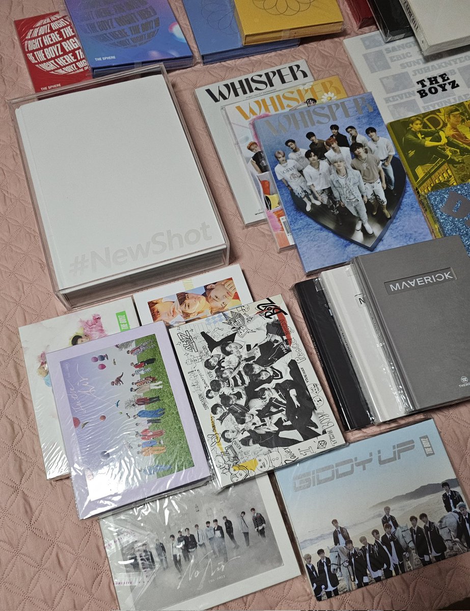 buystelle's tweet photo. 🛒  wts lfb ! #OnTelle • ph

— QS ! TBZ Unsealed Albums
      ⌕ buy 1 take 1 !
      ⌕ 50/ea for albums
      ⌕ newshot: qyop
      ⌕ official pc freebies ♡
      ⌕ reply/dm mine
      ⌕ read https://t.co/TzW25hfbgb

## the boyz whisper dreamlike reveal maverick diy https://t.co/z9XCeX4uLO