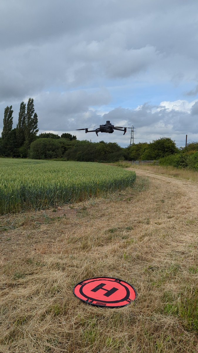 C_A_White's tweet image. Yesterday at the @AHDB_Cereals strategic Farm North open day. We dodged showers and learnt about the #drainage, #earthworm and #nutrition trials. Still smiling at the end of the day! #onfarmresearch @Cliveblacker @anne_bhogal @blacker_david