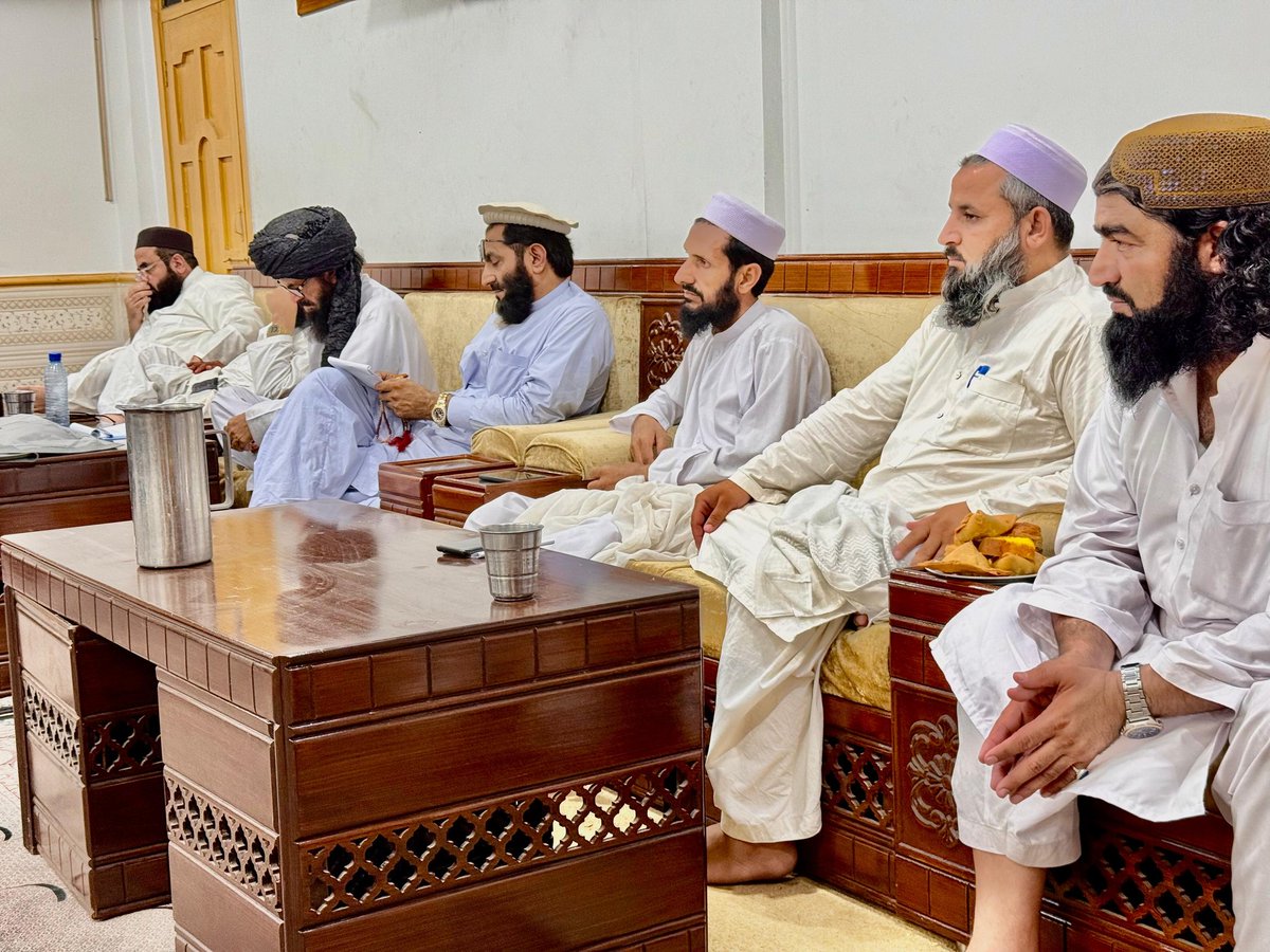 Khalidjandawar's tweet photo. پشاور: جےیوآئی فاٹا مجلس عاملہ اور اضلاع امراء نظماء کا مشترکہ اجلاس
امیر جمعیت علمائے اسلام فاٹا مولانا جمال الدین صاحب کی صدارت میں جاری ہے۔
قبائلی اضلاع کے مختلف اہم امور پہ مشاورت ہورہی ہے۔
#JUIDigitalMediaCellFATA https://t.co/IoVj2oBs4s