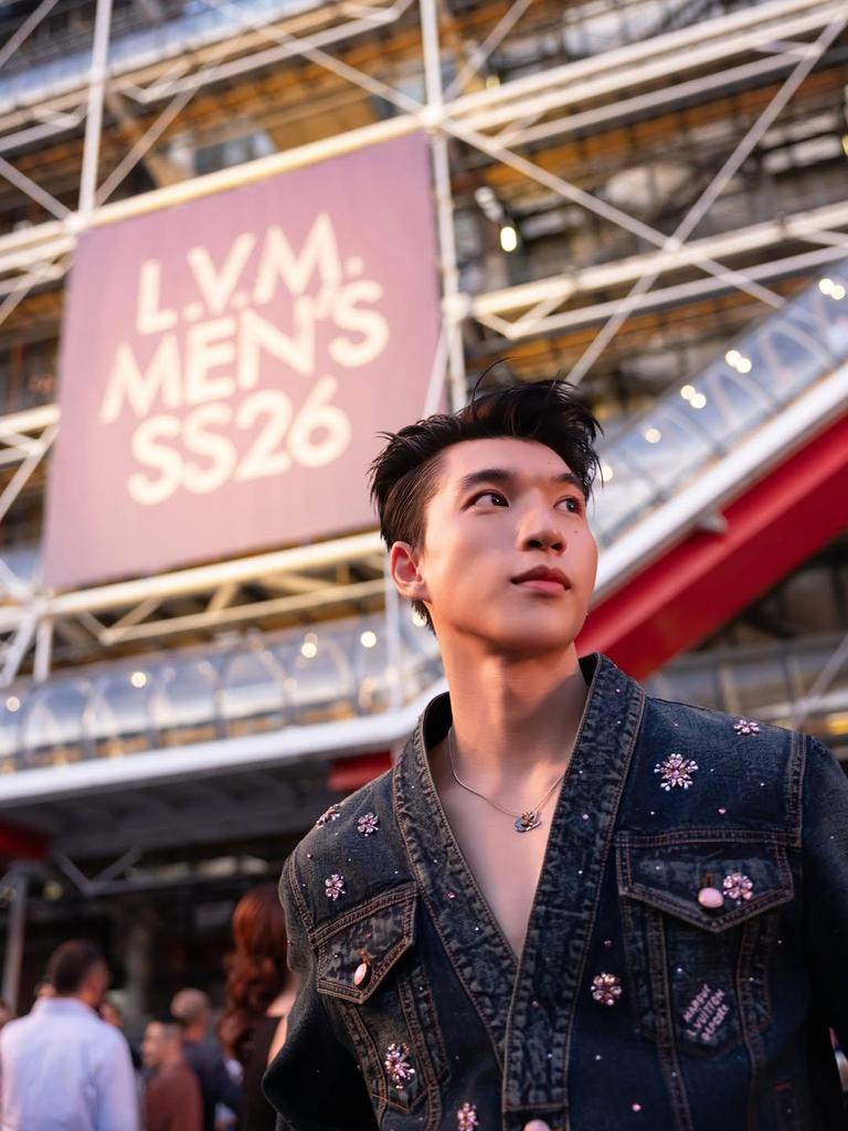 derreck_taylor's tweet photo. @LouisVuitton Thank you for having HIEUTHUHAI for the show 

HIEUTHUHAI in Paris for LVMenSS26

#HIEUTHUHAIxLVMenSS26 
#HIEUTHUHAIxLouisVuitton https://t.co/C2PbB7naGV