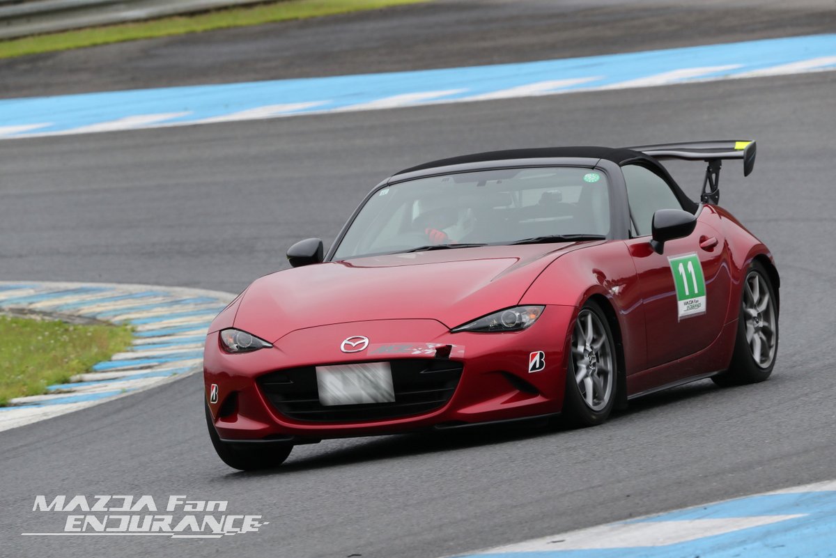マツ耐 第2戦の表彰式では、通算10年シーズン以上および30戦以上出走