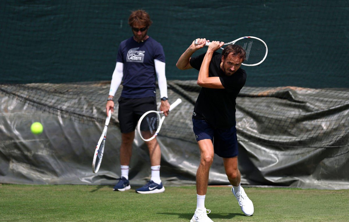 dmedvedevfans's tweet image. Back on courts π±
@DaniilMedwed | @Wimbledon π