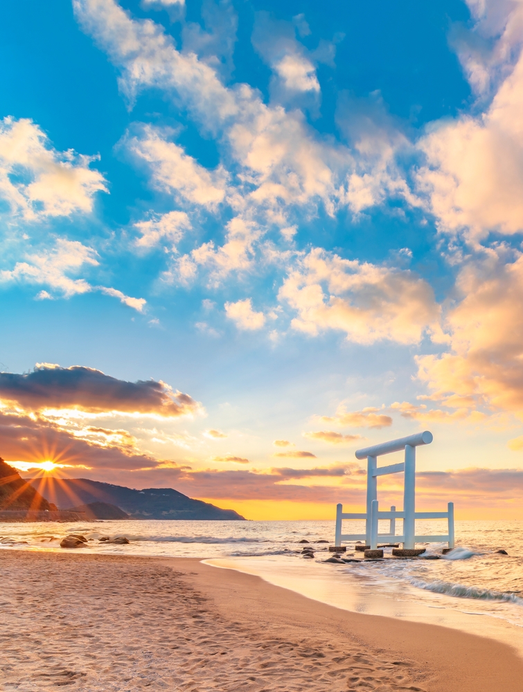 ⛩ Where is the most spectacular torii gate in all of Japan? 𝙃𝙚𝙡𝙥 𝙪𝙨 𝙘𝙝𝙤𝙤𝙨𝙚!