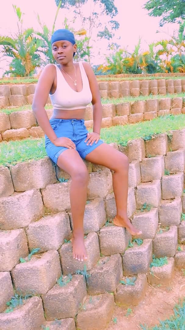 The queen she's  back 
 Drop those small accounts 🇺🇬✌️