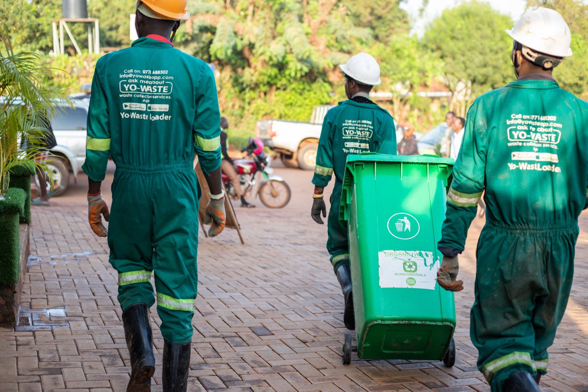 NwanneObahor's tweet photo. Uganda isn’t starting from scratch in the fight to #BeatPlastic.
Youth-led startups like @yo_waste supported by @UNDP are using digital platforms to connect homes & businesses with waste collectors, making recycling efficient & traceable. ♻
#WorldEnvironmentDay https://t.co/f9CvcmVR3r