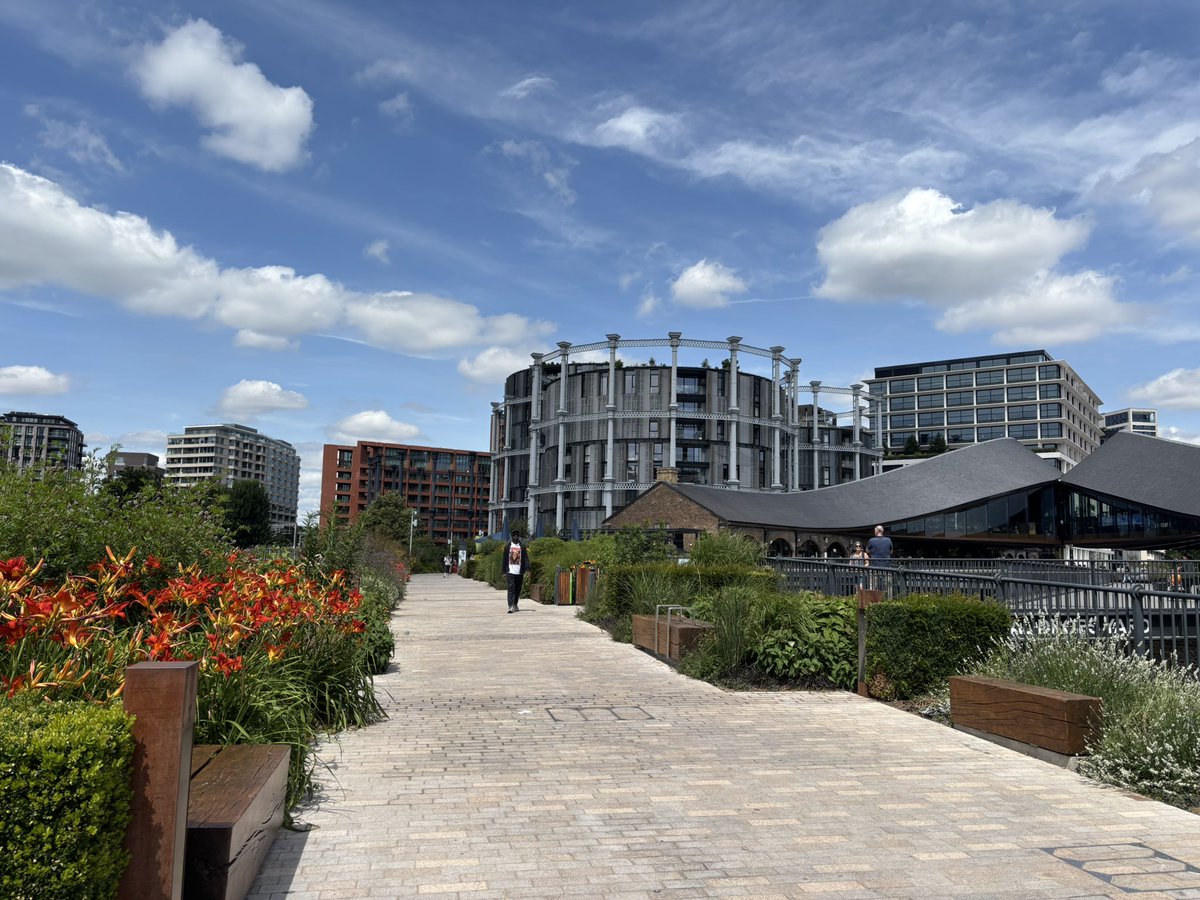 London has any number of flaws - housing, costs, jobs, wages but it does know how to do green infrastructure. Yes I know this is high end GI but on a sunny day it looks splendid and makes a nice walk to the Camley Street Nature Reserve