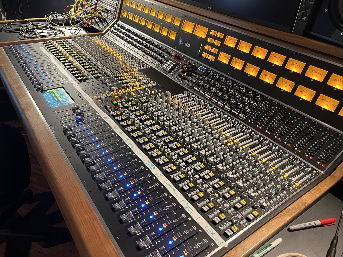 ThisIsAPIaudio's tweet image. Another fully-loaded 32ch 2448 w/Final Touch Automation in the wild - this beauty found it&apos;s home in a private facility in Fresno, CA. #apiaudio #studiogear #recording #recordingstudio #analog #mixengineer #recordingengineer #musicproduction #musicproducer #producer #studio