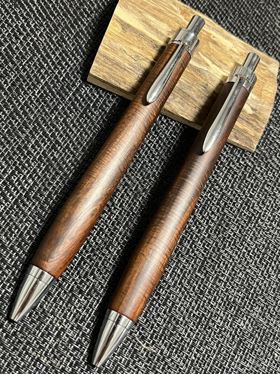 サイアミーズローズウッドマイクロカーリー

オレンジ掛かってギラギラです✨